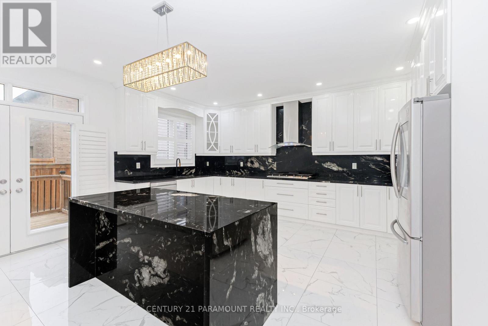 28 Clockwork Drive, Brampton, Ontario  L7A 4R8 - Photo 9 - W12890880