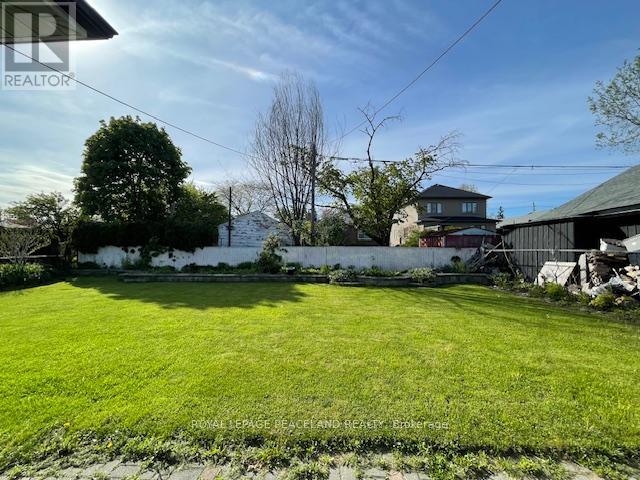 24 Yarn Road, Toronto, Ontario  M9B 1H5 - Photo 17 - W13173012