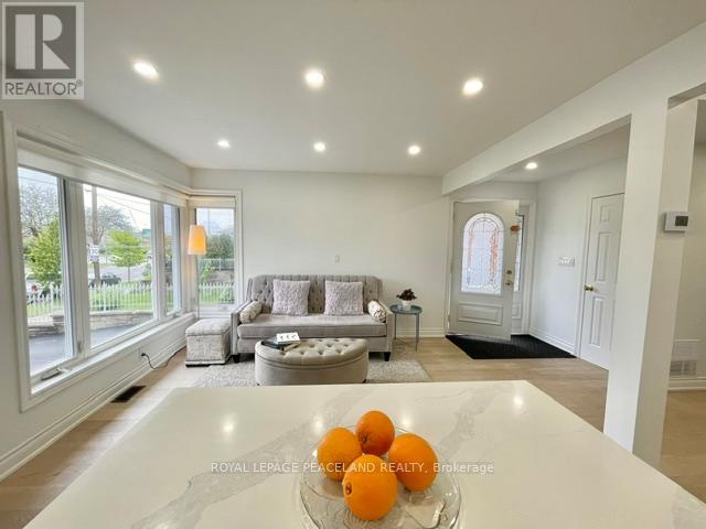 24 Yarn Road, Toronto, Ontario  M9B 1H5 - Photo 4 - W13173012