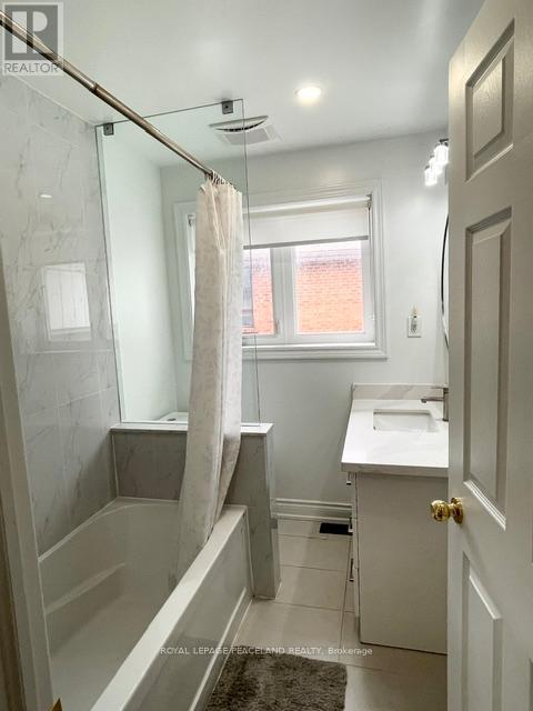 24 Yarn Road, Toronto, Ontario  M9B 1H5 - Photo 9 - W13173012