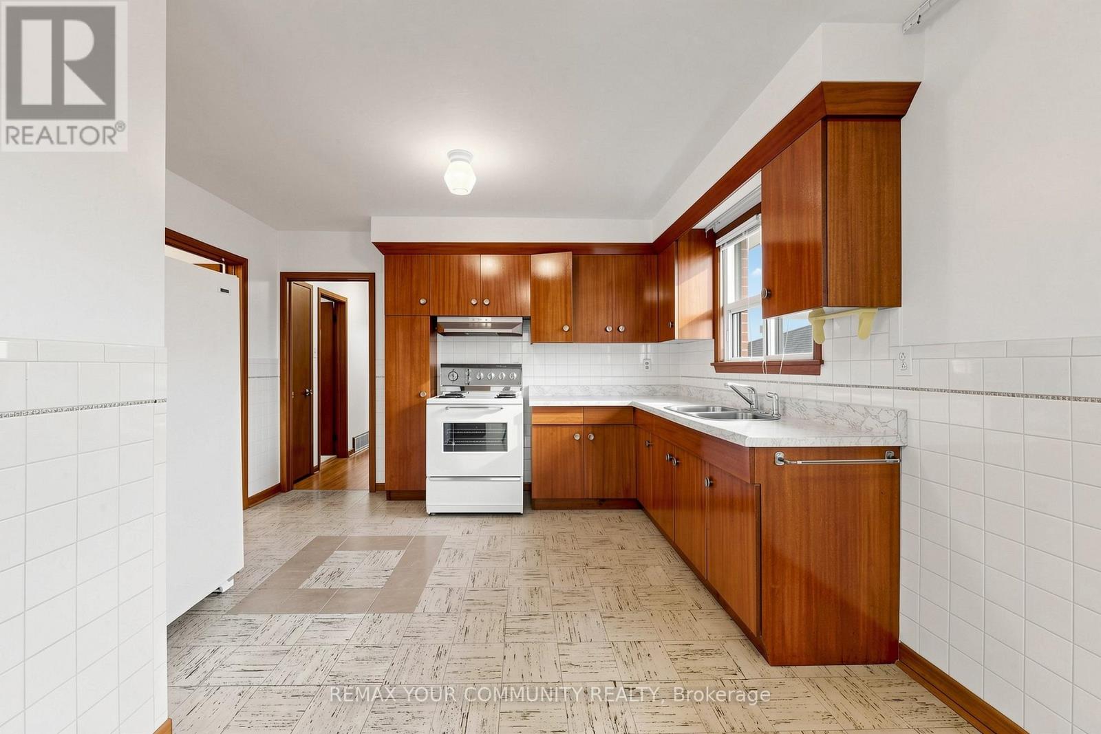 21 Gade Drive, Toronto, Ontario  M3M 2K2 - Photo 8 - W13173044