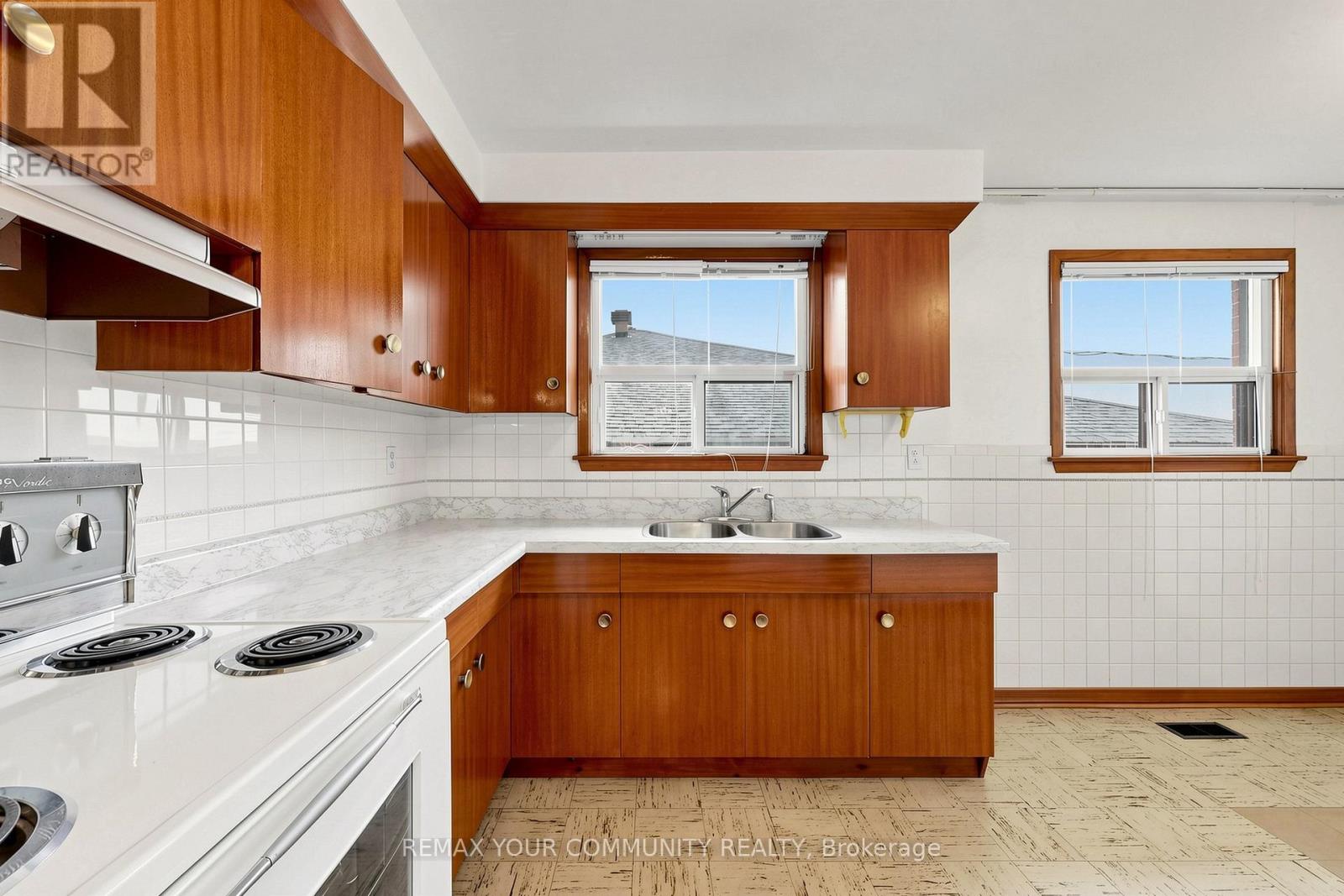 21 Gade Drive, Toronto, Ontario  M3M 2K2 - Photo 9 - W13173044