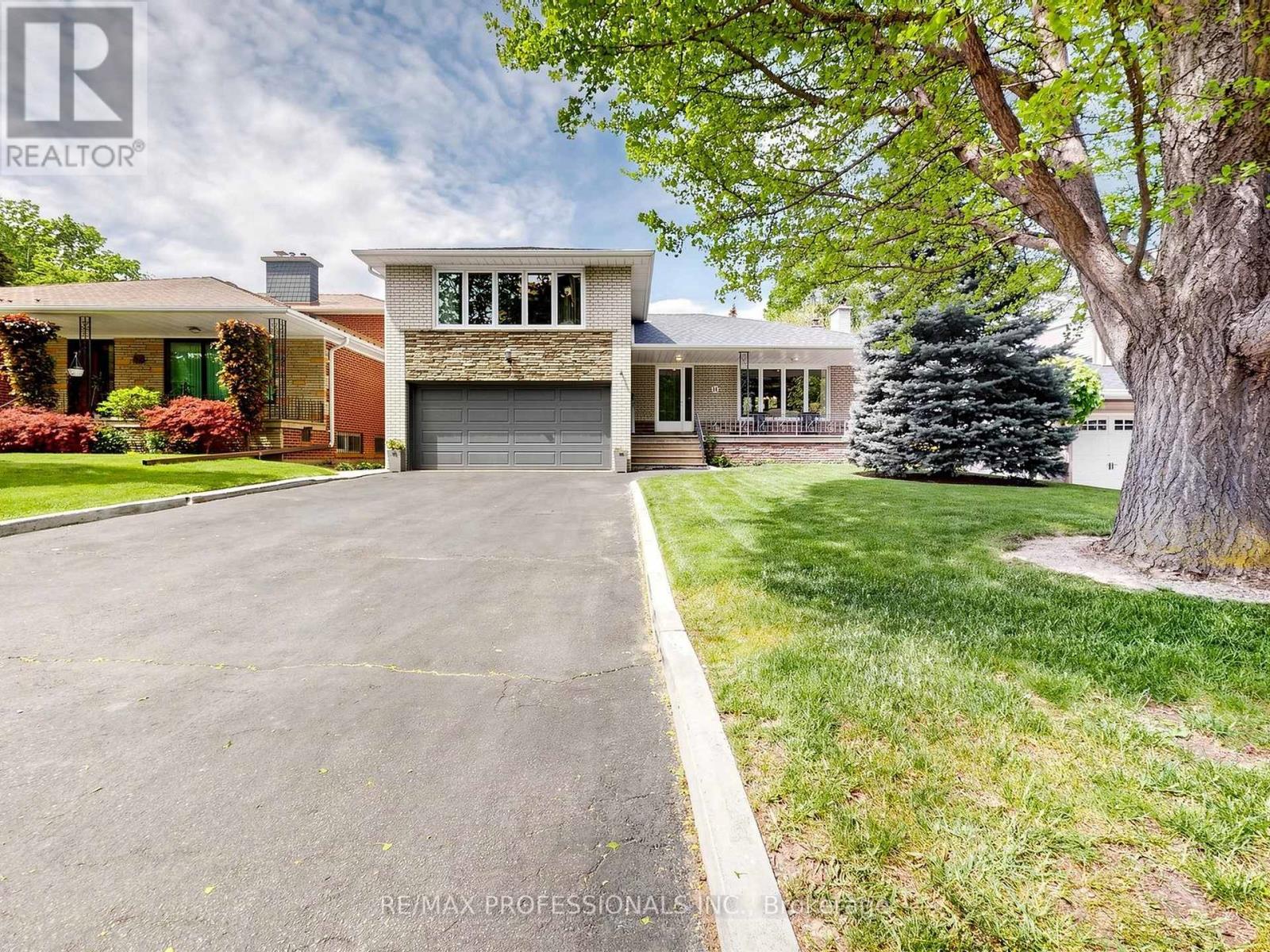 14 Widdicombe Hill, Toronto, Ontario  M9R 1B3 - Photo 3 - W13173108