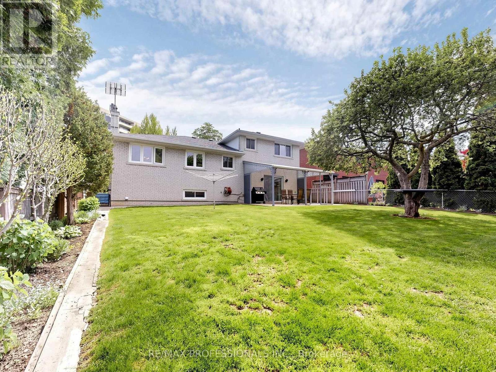 14 Widdicombe Hill, Toronto, Ontario  M9R 1B3 - Photo 33 - W13173108