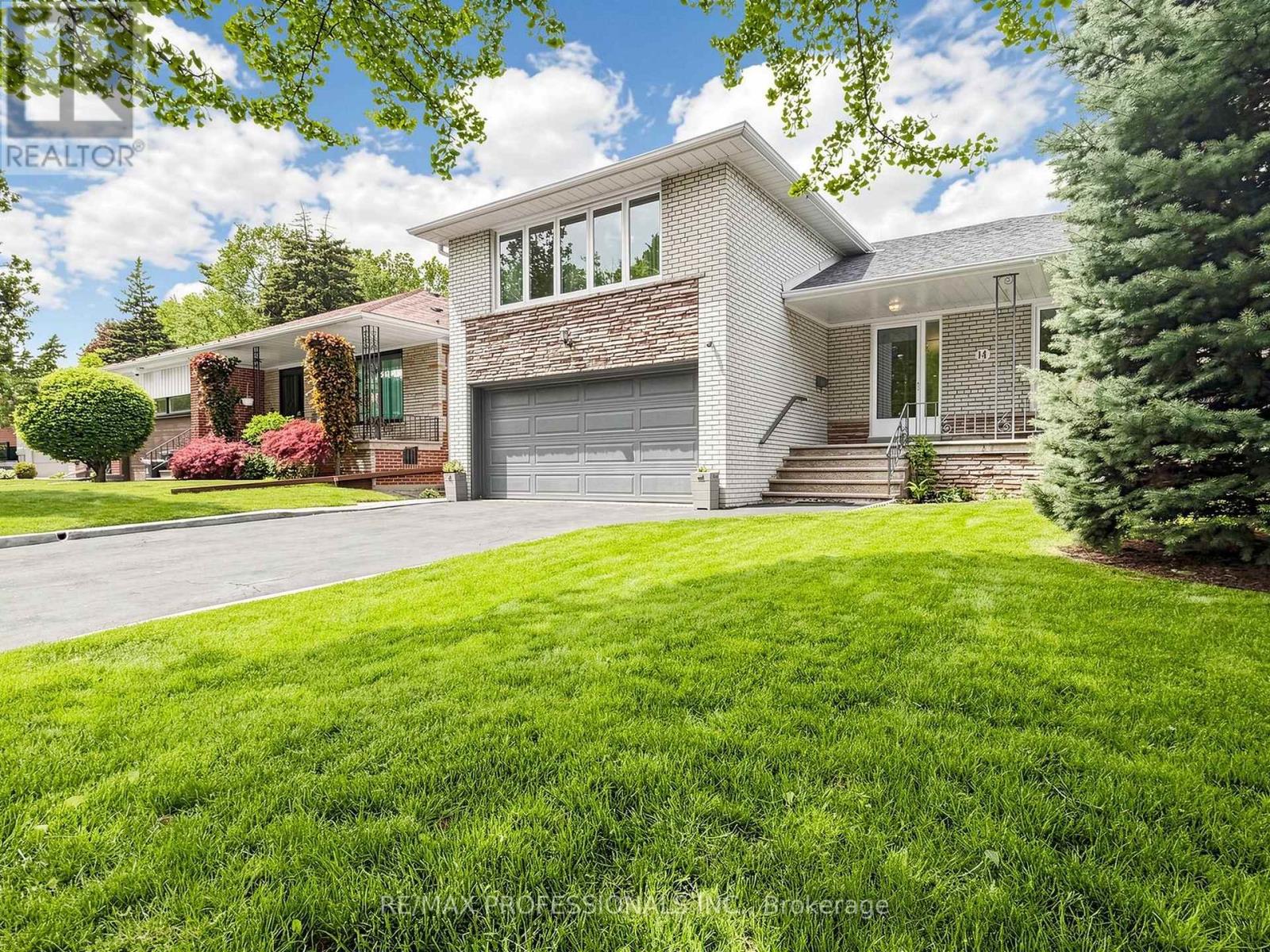 14 Widdicombe Hill, Toronto, Ontario  M9R 1B3 - Photo 4 - W13173108
