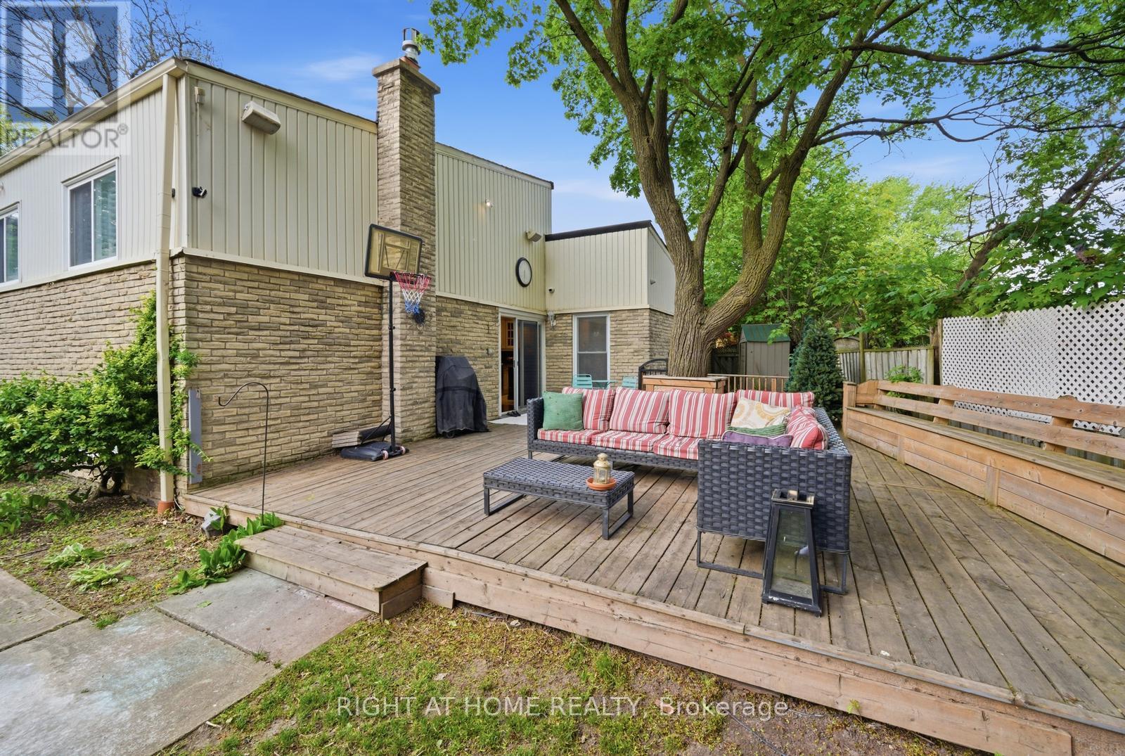 6415 Dunray Court, Mississauga, Ontario  L5N 1E7 - Photo 44 - W13173122