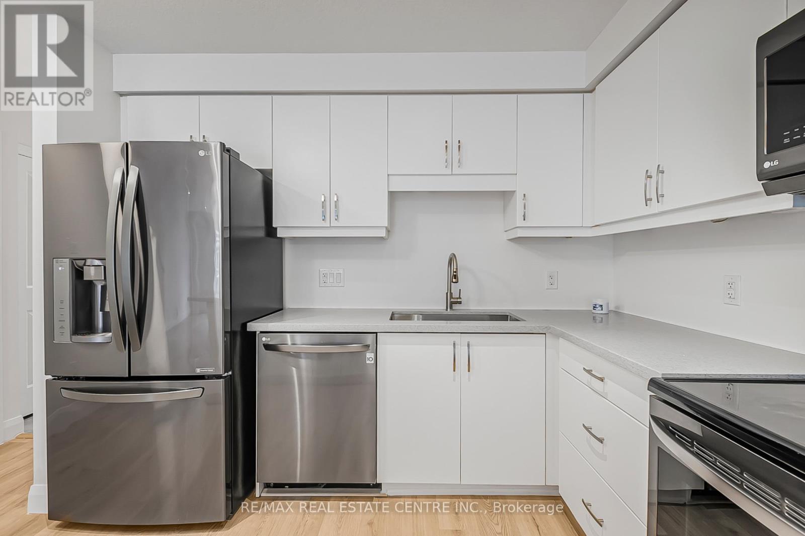 A4 - 145 South Creek Drive, Kitchener, Ontario  N2P 2N3 - Photo 4 - X13173032
