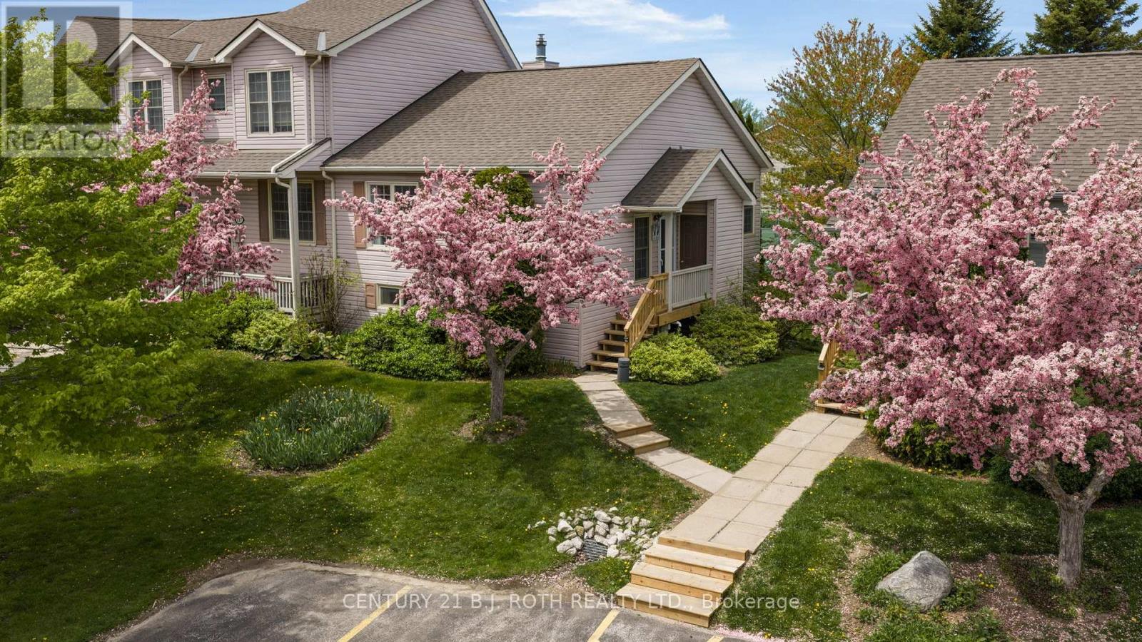 118 - 150 Victoria Street S, Blue Mountains, Ontario  N0H 2P0 - Photo 2 - X13173114