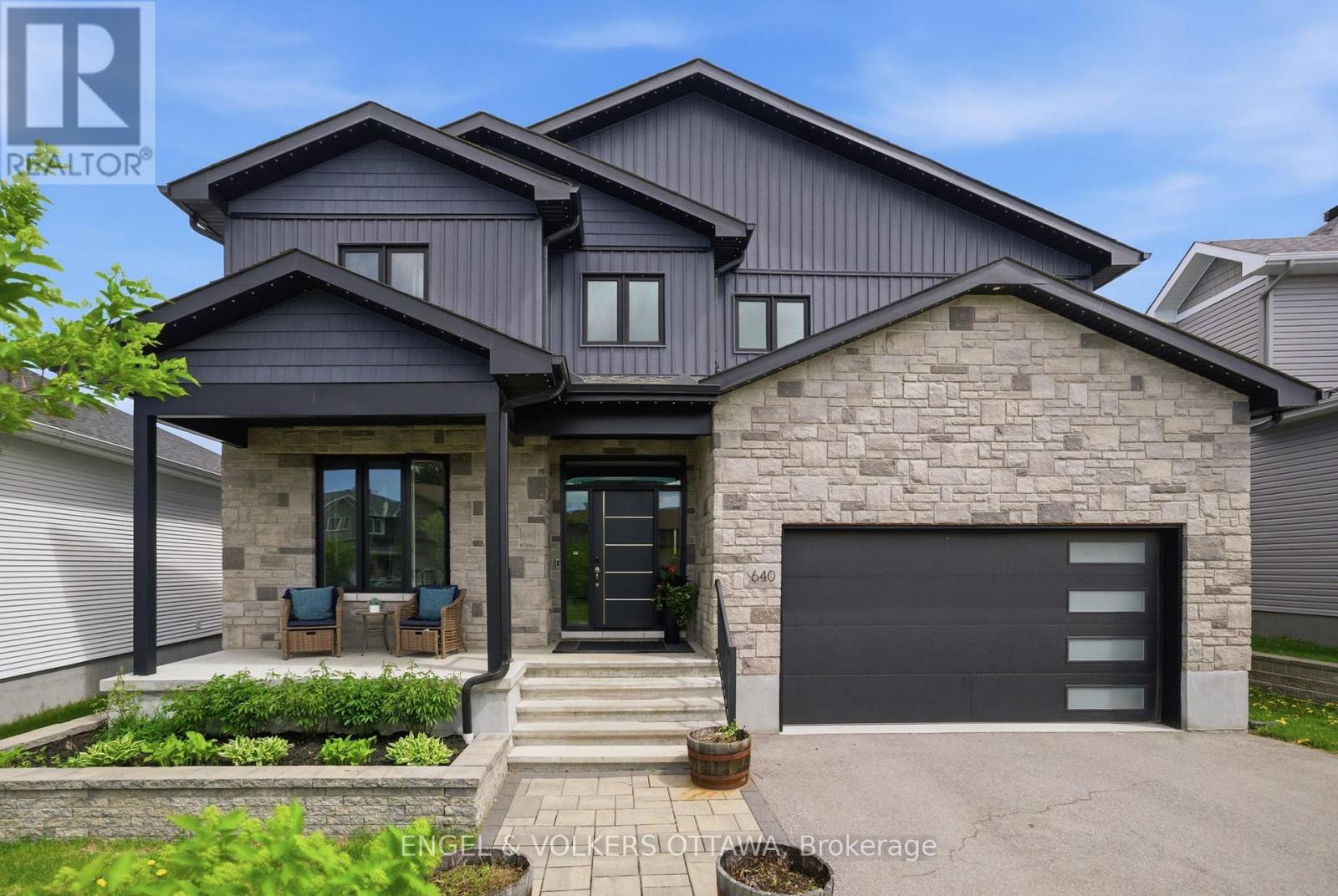 640 MEADOWRIDGE CIRCLE, Ottawa, Ontario