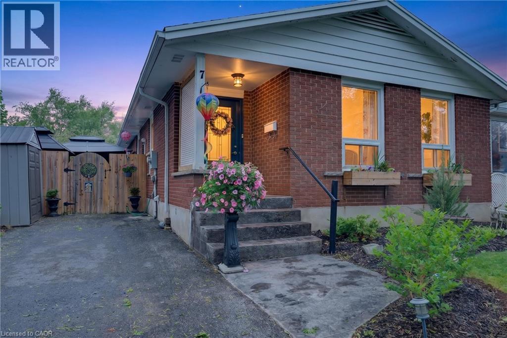7 Windermere Court, Guelph, Ontario  N1E 3L3 - Photo 2 - 40833294