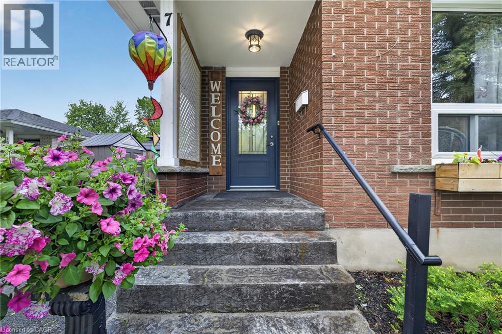 7 Windermere Court, Guelph, Ontario  N1E 3L3 - Photo 3 - 40833294