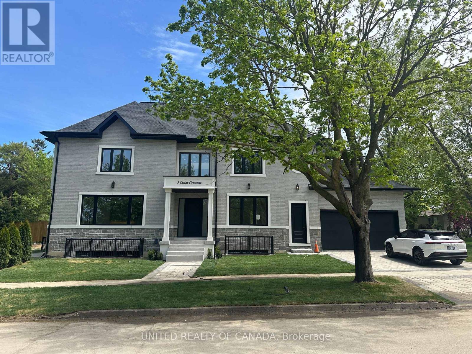 5 CEDAR CRESCENT, Aurora, Ontario