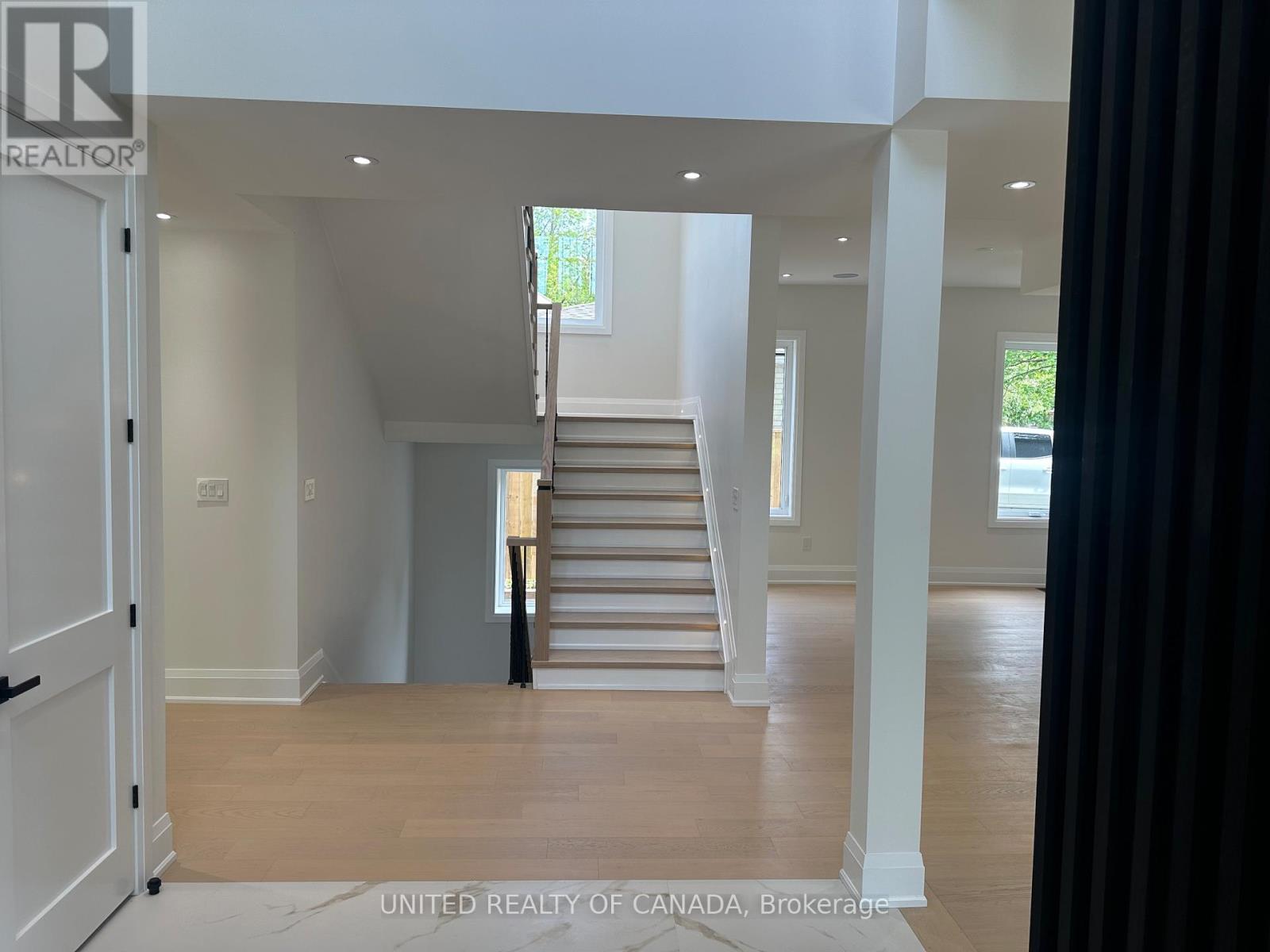 5 Cedar Crescent, Aurora, Ontario  L4G 3J7 - Photo 3 - N13173210