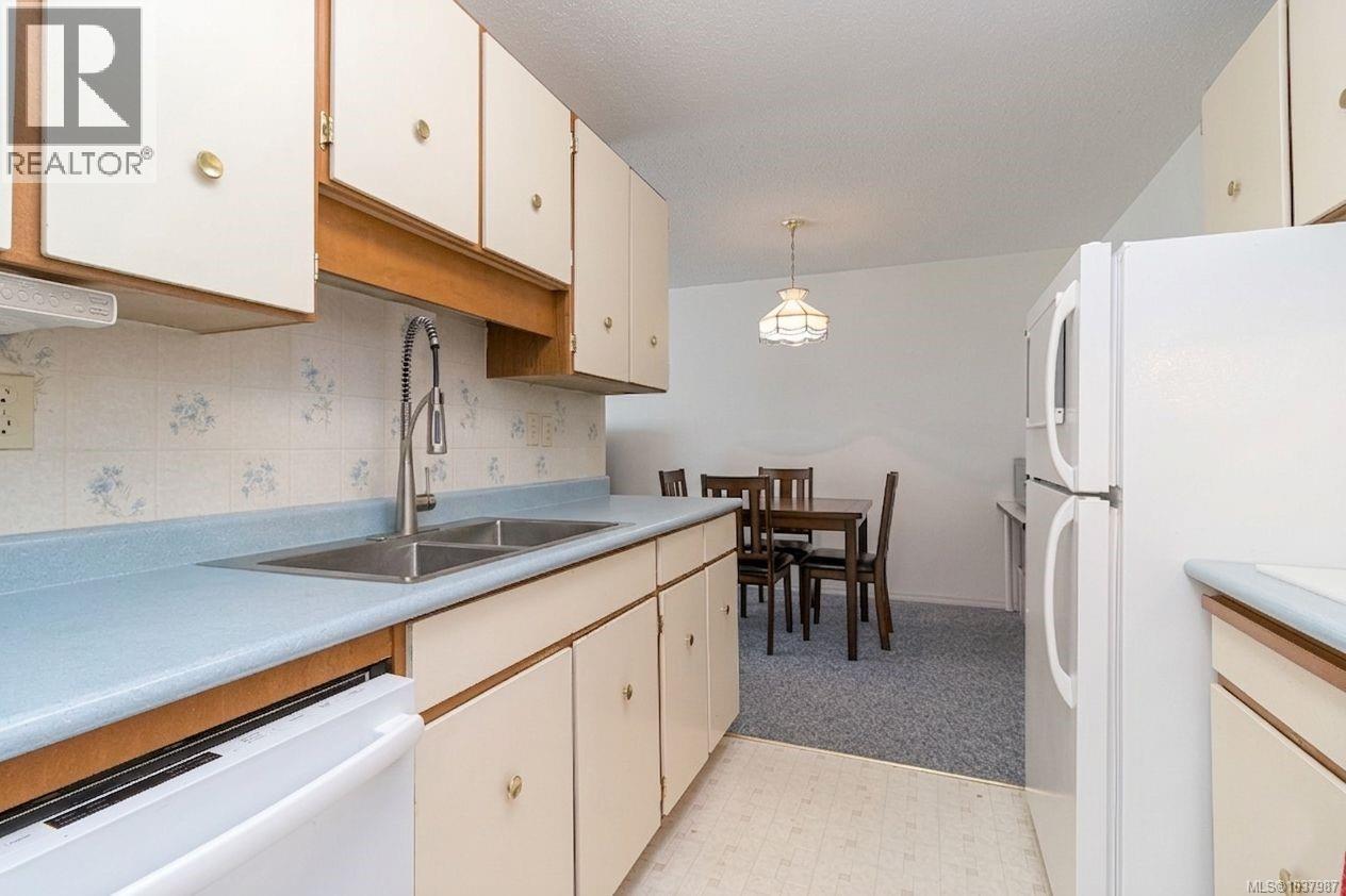 204 710 Lampson St, Esquimalt, British Columbia  V9A 6A6 - Photo 13 - 1037987