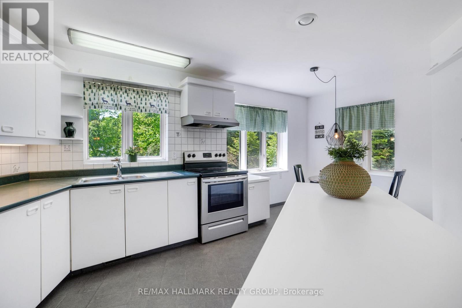 10 Coxford Street, Ottawa, Ontario  K1J 6J6 - Photo 6 - X13173292