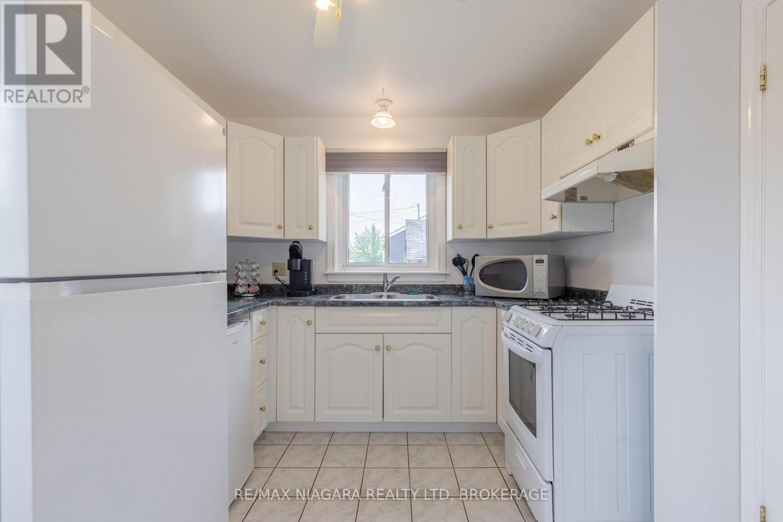 150 Henrietta Street, Fort Erie, Ontario  L2A 2J9 - Photo 6 - X13173286