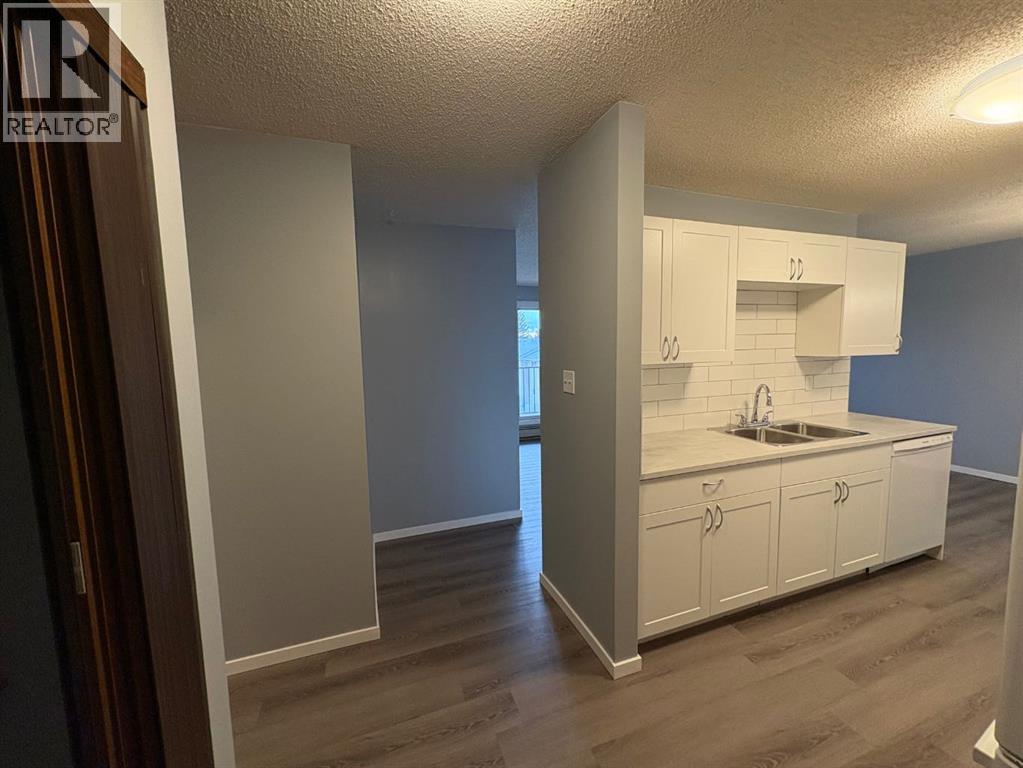 308, 85 Foxbend Crescent N, Lethbridge, Alberta  T1H 5T4 - Photo 3 - A2282359