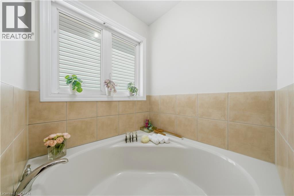 148 Montreal Circle, Stoney Creek, Ontario  L8E 0C8 - Photo 31 - 40833170