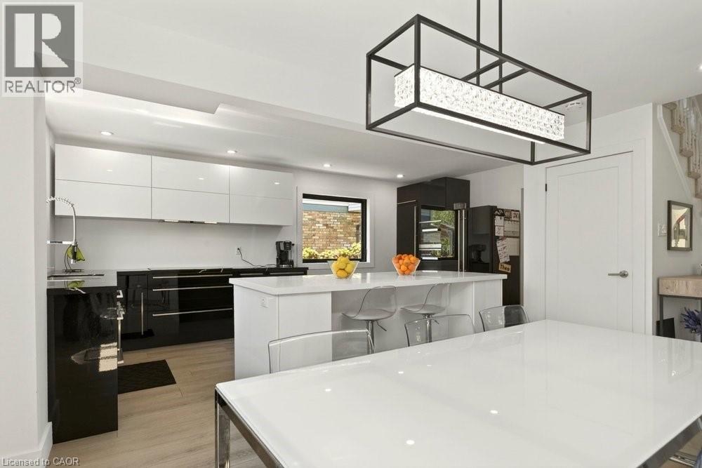 2192 Melissa Crescent, Burlington, Ontario  L7P 4J7 - Photo 4 - 40833185