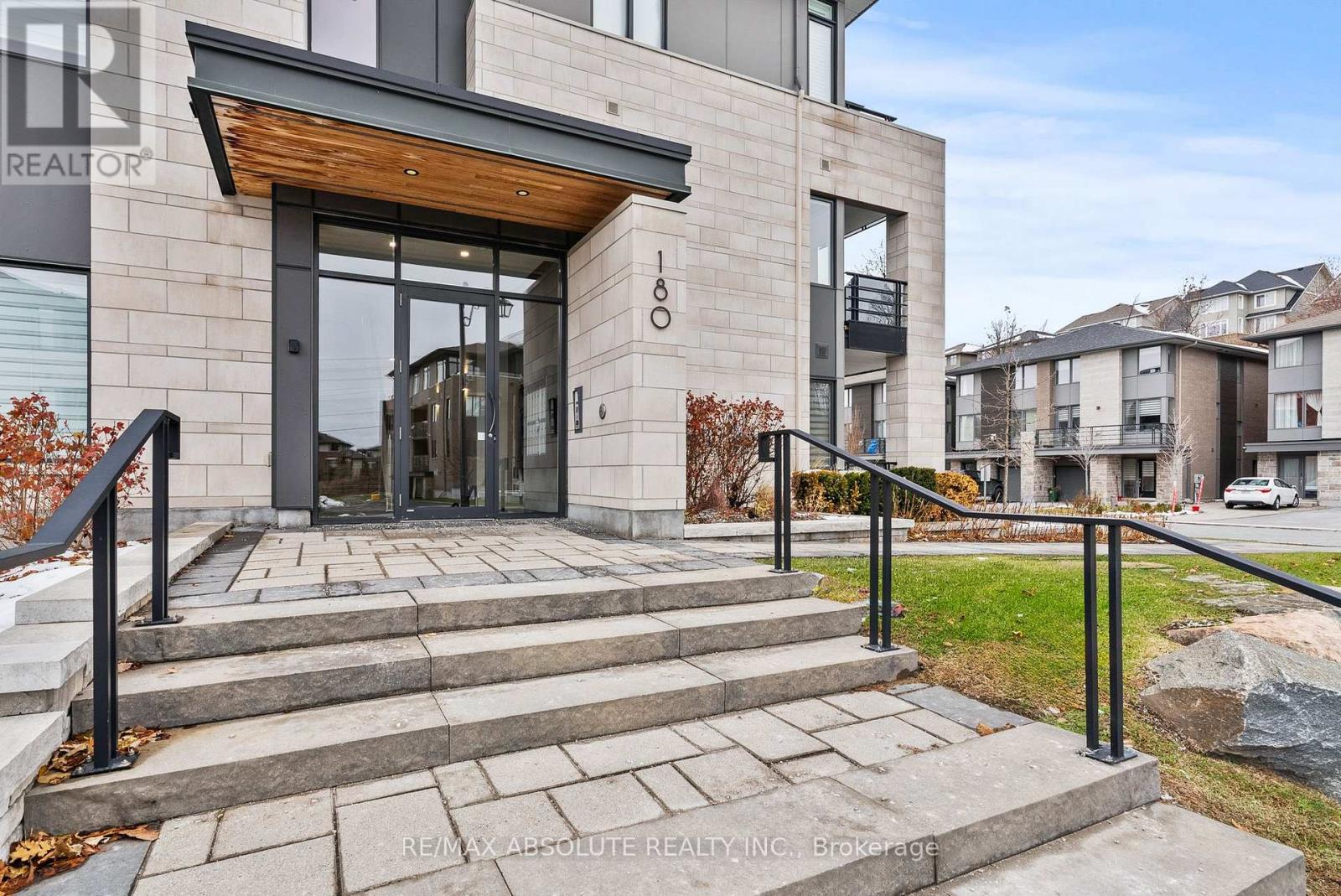 205 - 180 Boundstone Way, Ottawa, Ontario  K2T 0M9 - Photo 2 - X13046512