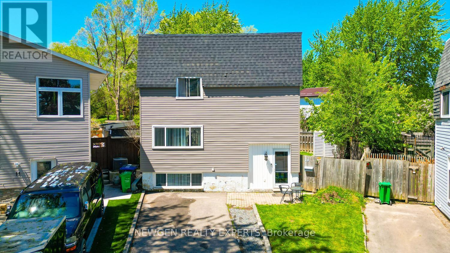 10 Hollyhedge Court, Brampton, Ontario  L6S 1R5 - Photo 3 - W13173284