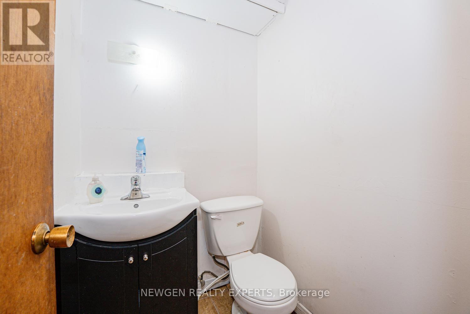 10 Hollyhedge Court, Brampton, Ontario  L6S 1R5 - Photo 35 - W13173284