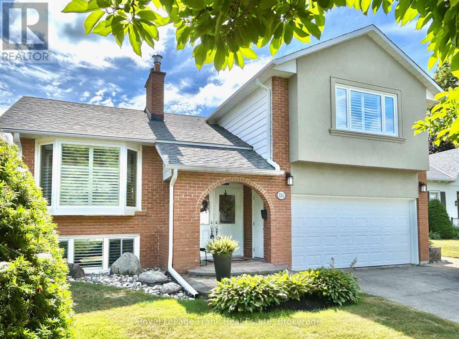 524 CENTRE STREET N, Whitby, Ontario