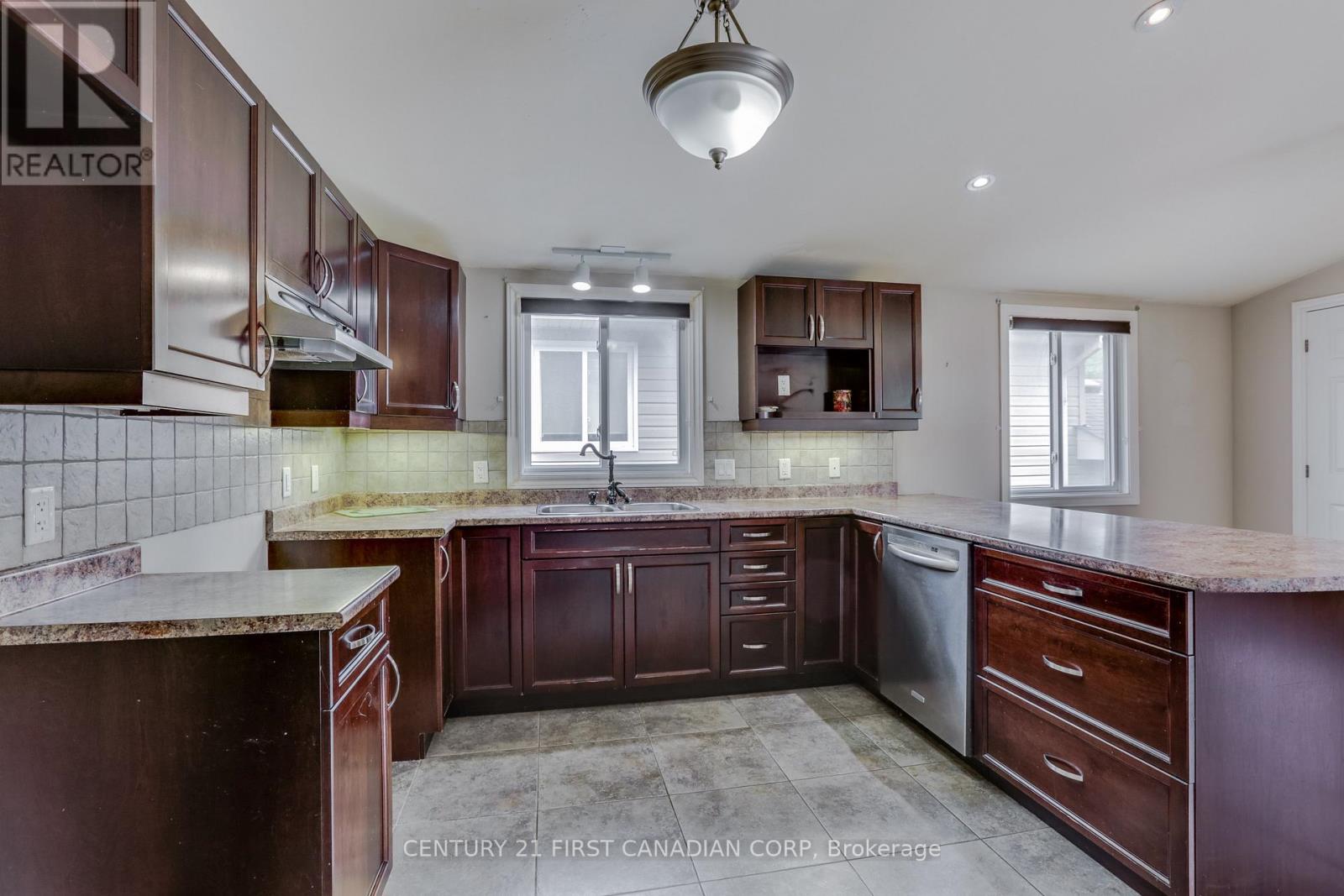 204 Ewart Street, Strathroy-Caradoc, Ontario  N7G 4G6 - Photo 12 - X13173342