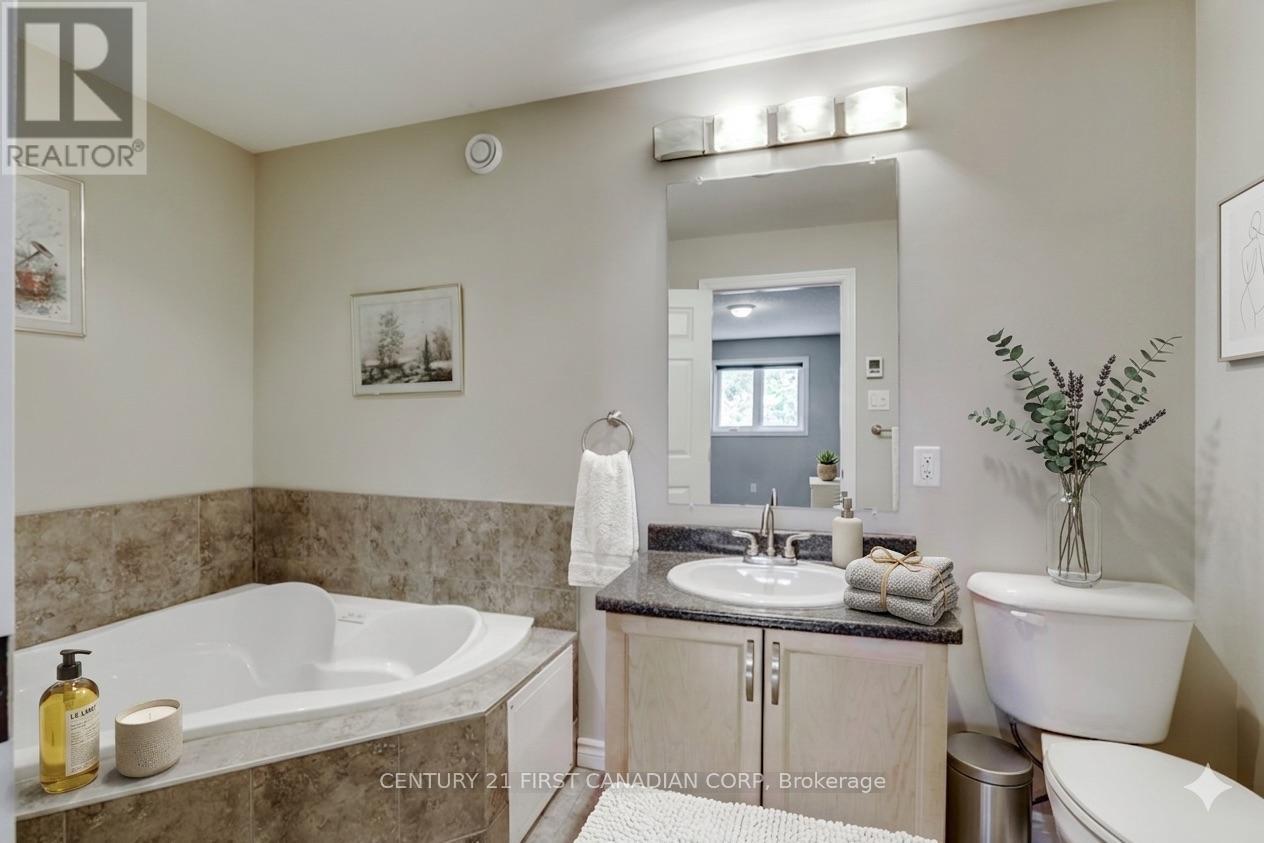 204 Ewart Street, Strathroy-Caradoc, Ontario  N7G 4G6 - Photo 18 - X13173342