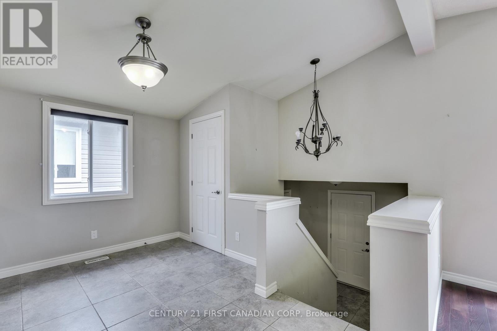 204 Ewart Street, Strathroy-Caradoc, Ontario  N7G 4G6 - Photo 4 - X13173342