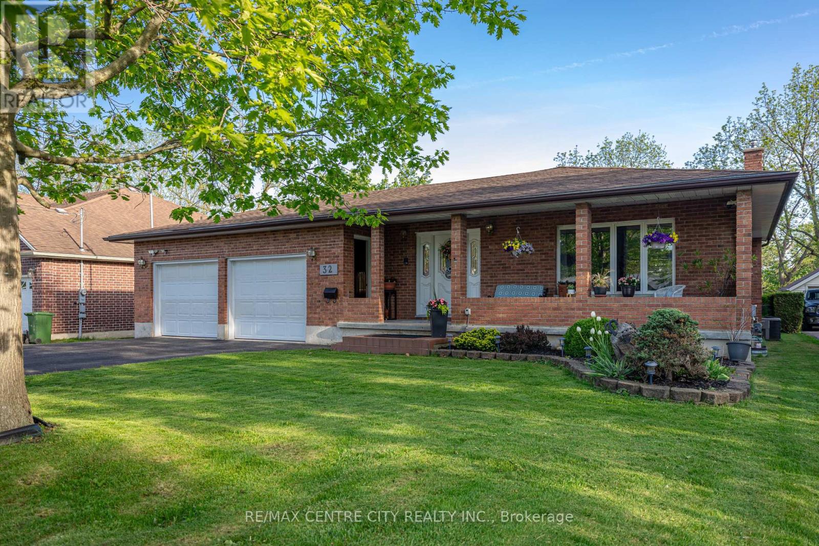 32 Brock Street, St. Thomas, Ontario  N5P 2B2 - Photo 1 - X13173438