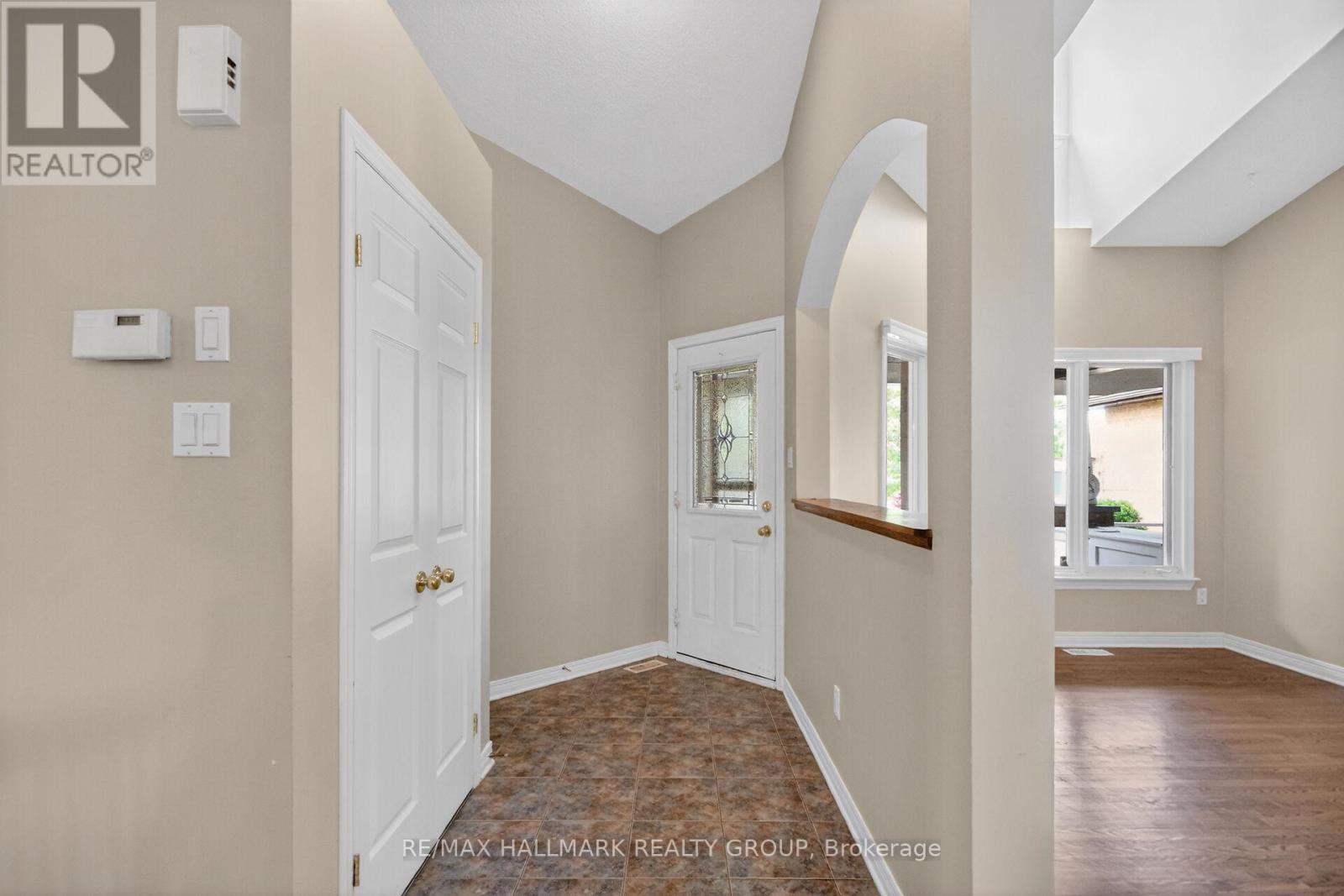 4 Peregrine Crescent, Ottawa, Ontario K2M 2T3 - Photo 3 - X13173386