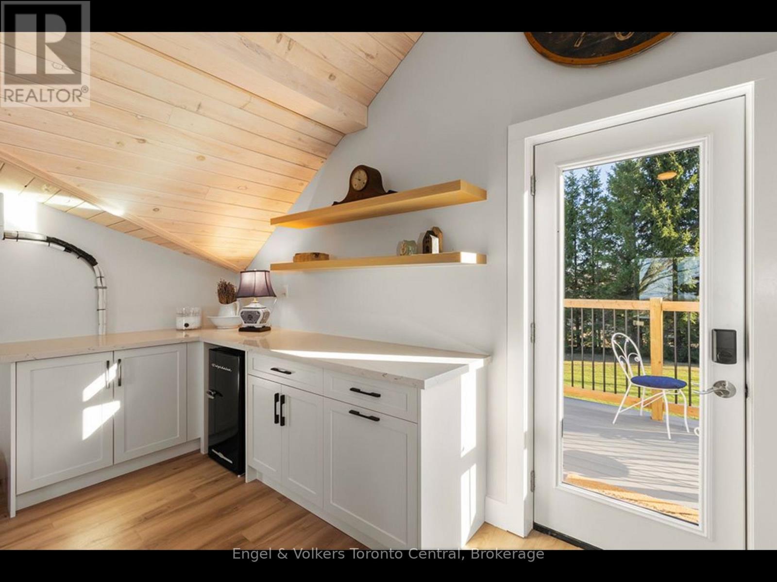 9263 91 County Road, Clearview, Ontario  L0M 1H0 - Photo 25 - S12745154
