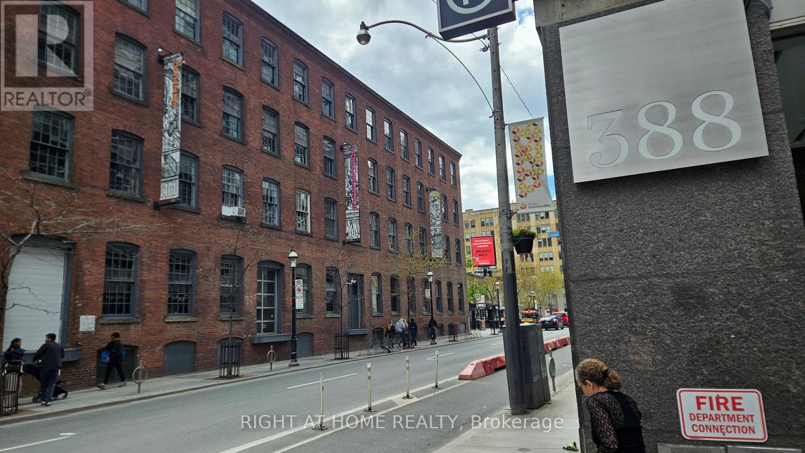 910 - 388 Richmond Avenue W, Toronto, Ontario  M5V 3P1 - Photo 2 - C13173332