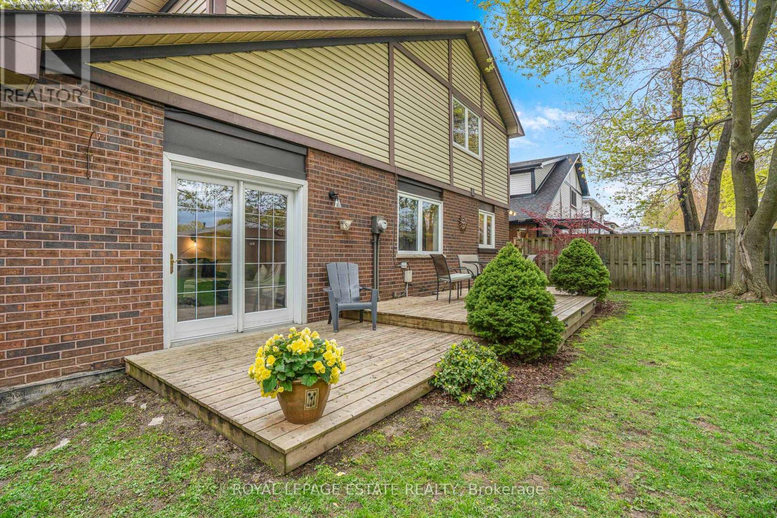 16 Elkwood Drive, Toronto, Ontario  M1C 2C1 - Photo 38 - E13173322