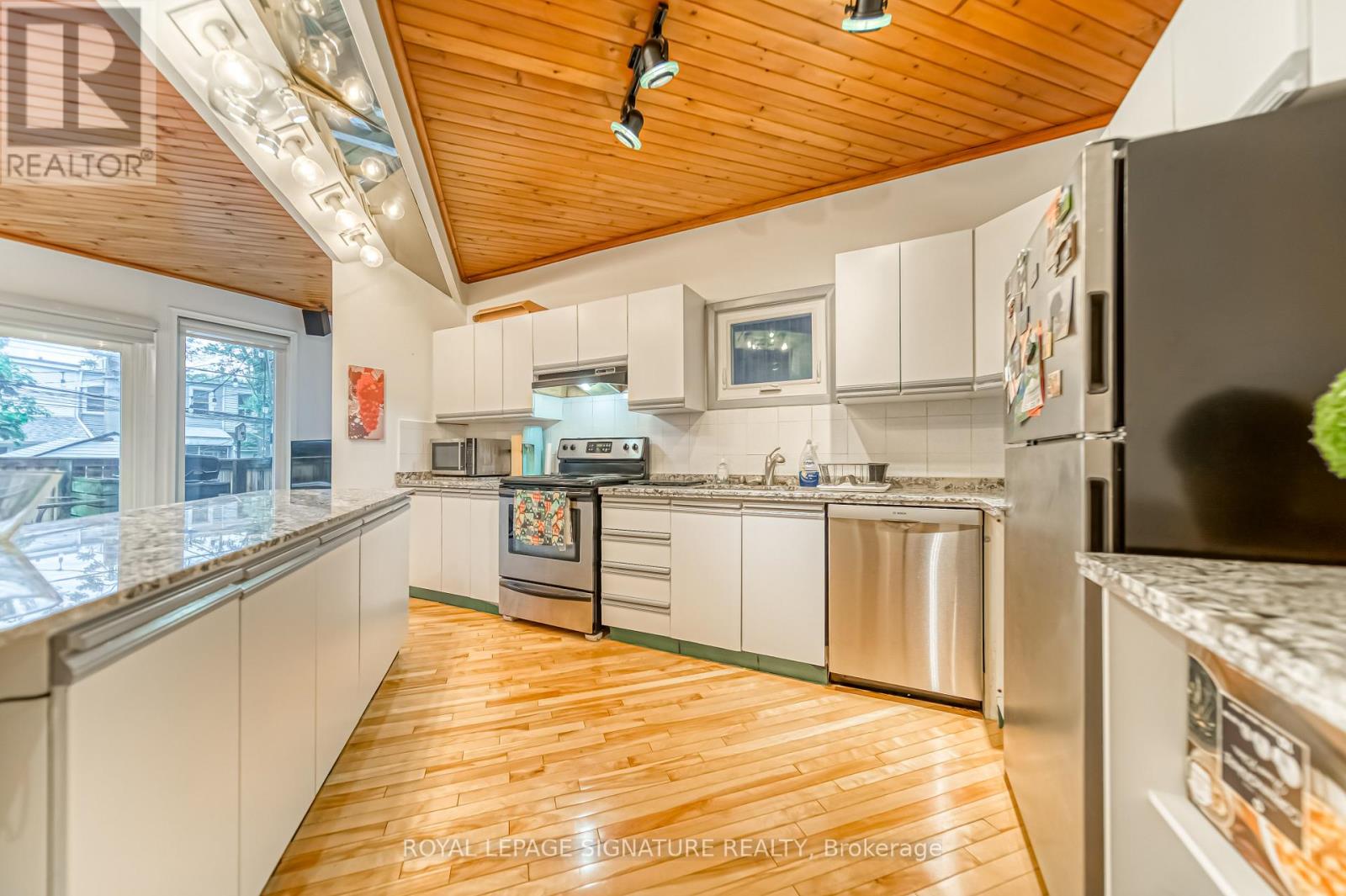 15 Galt Avenue, Toronto, Ontario  M4M 2Z2 - Photo 12 - E13173388