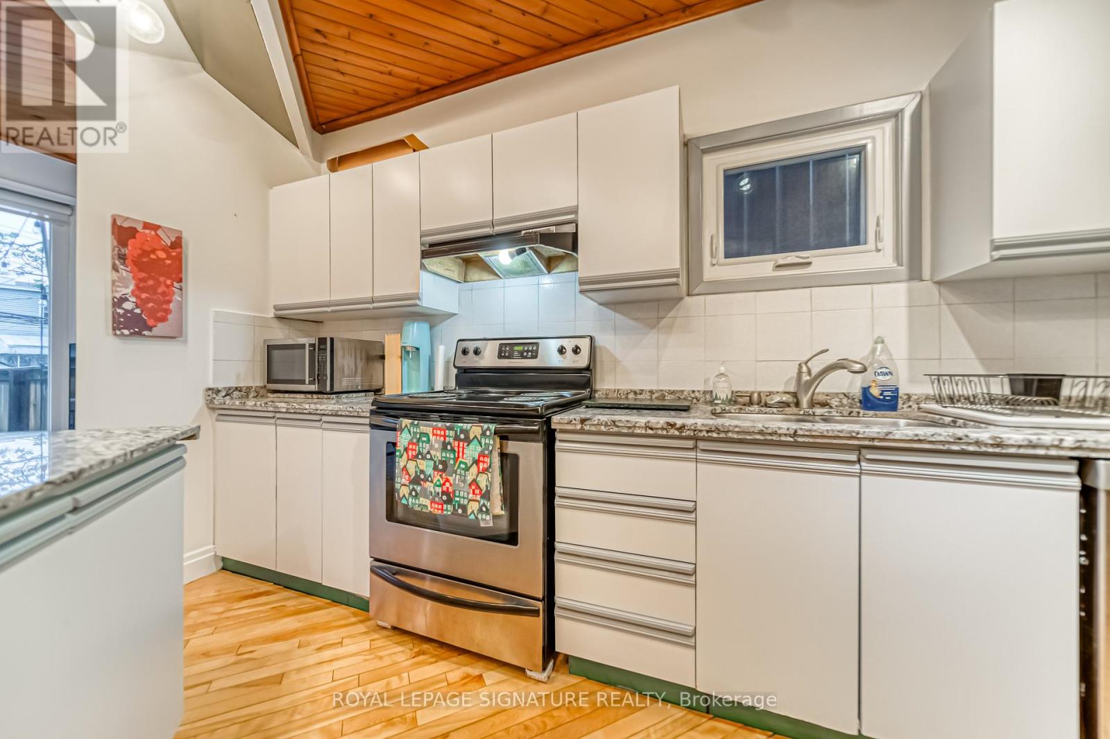 15 Galt Avenue, Toronto, Ontario  M4M 2Z2 - Photo 14 - E13173388