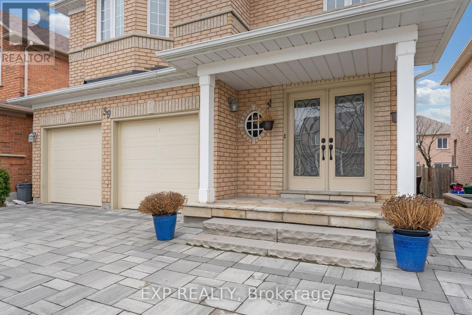 39 Monte Cristi Street, Vaughan, Ontario  L6A 3H8 - Photo 3 - N13173428