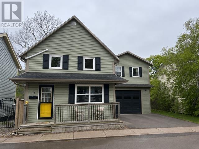 19 Spring Street, Charlottetown, Prince Edward Island  C1A 3V2 - Photo 1 - 202612146