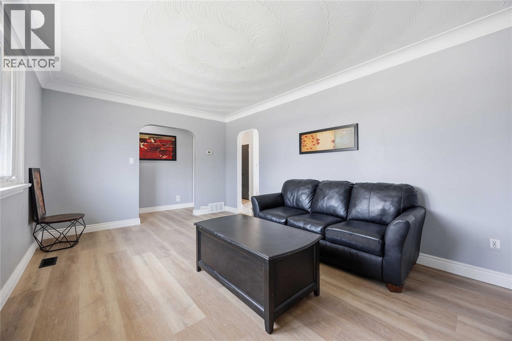 166 East STREET South Sarnia Ontario Canada N7T3R5 5