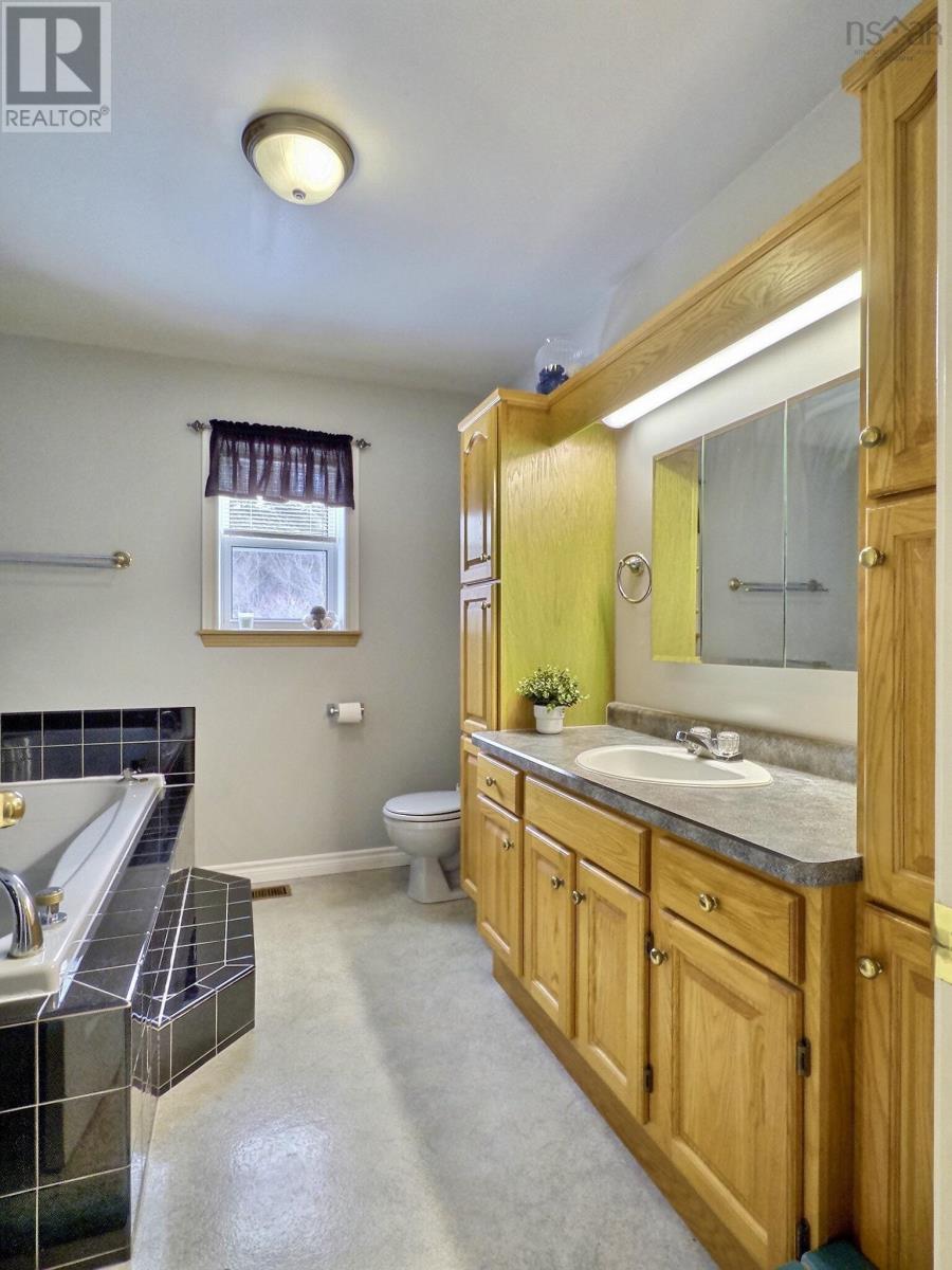1279 Macgarry Road, Grand Étang, Nova Scotia  B0E 1L0 - Photo 19 - 202603448