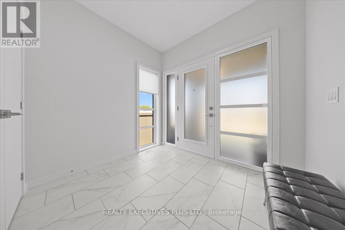699 Honeydew Street, Ottawa, Ontario  K1X 0K5 - Photo 3 - X13173450