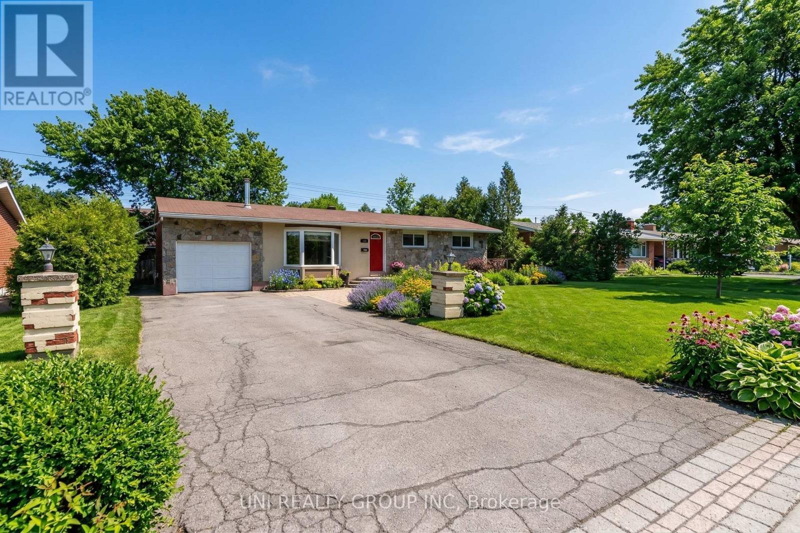 17 FOREST PARK AVENUE, Ottawa, Ontario