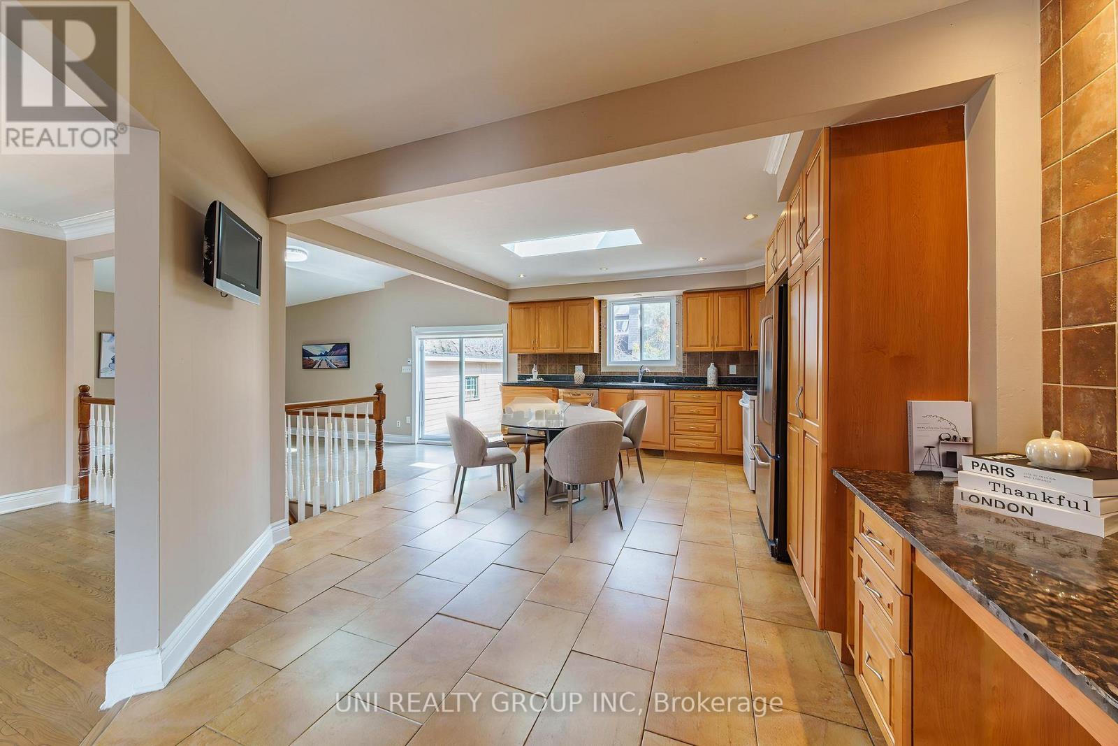 17 Forest Park Avenue, Ottawa, Ontario  K2E 5A2 - Photo 4 - X13173596