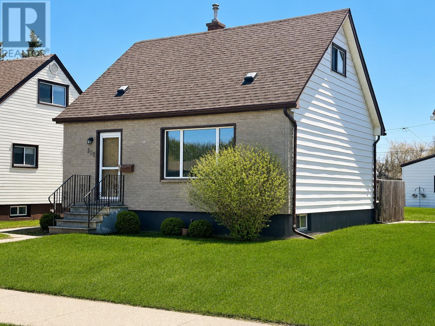 308 Christina St W, Thunder Bay, Ontario  P7E 4P6 - Photo 1 - TB2601191