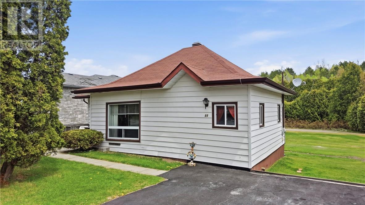 33 THIRD Avenue, Coniston, Ontario
