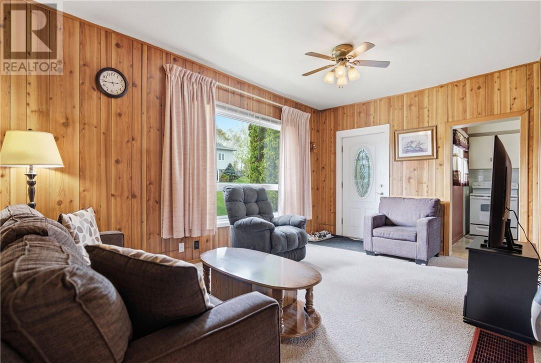 33 Third Avenue, Coniston, Ontario  P0M 1M0 - Photo 3 - 2128055