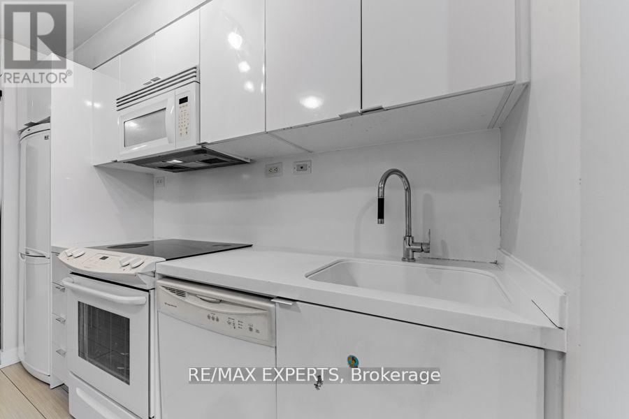 226 - 10 Capreol Court, Toronto, Ontario  M5V 4B3 - Photo 5 - C13173458