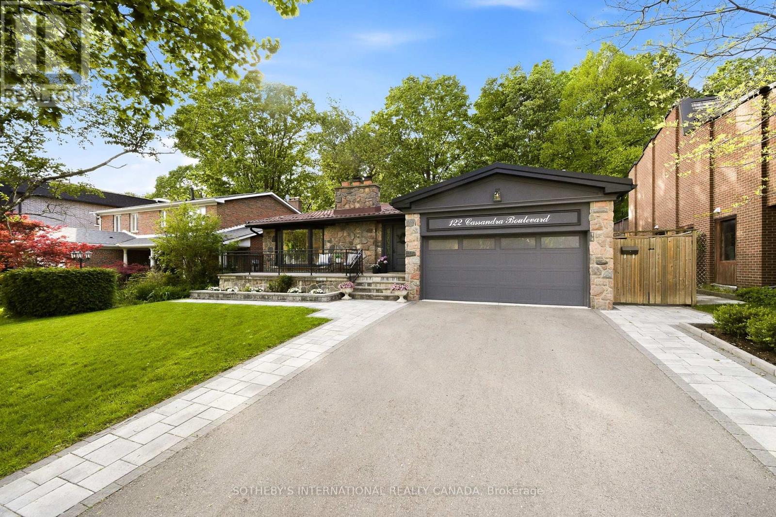 122 Cassandra Boulevard, Toronto, Ontario  M3A 1S9 - Photo 2 - C13173464