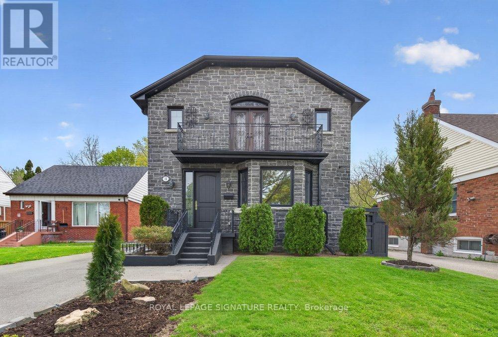 12 WILLOWHURST CRESCENT, Toronto, Ontario